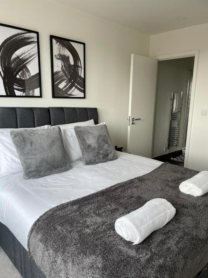 Premier Suite- Bedford City Centre With Free Gym & Parking Екстер'єр фото