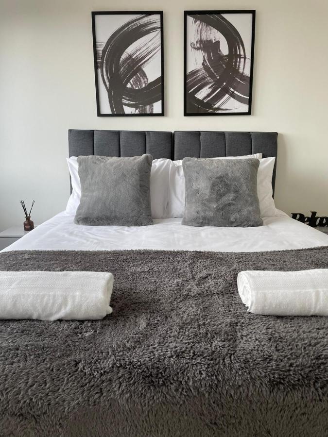 Premier Suite- Bedford City Centre With Free Gym & Parking Екстер'єр фото