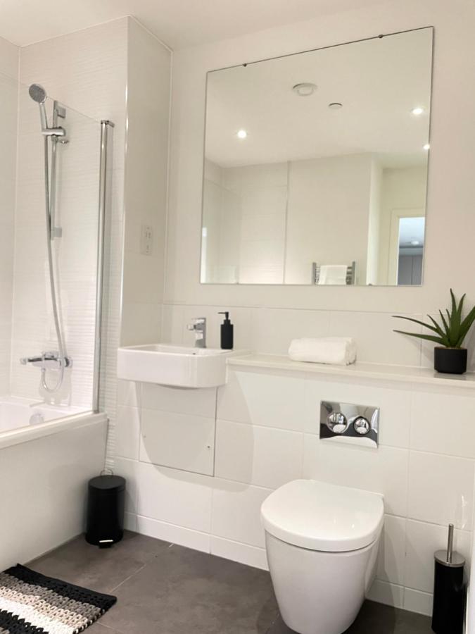 Premier Suite- Bedford City Centre With Free Gym & Parking Екстер'єр фото